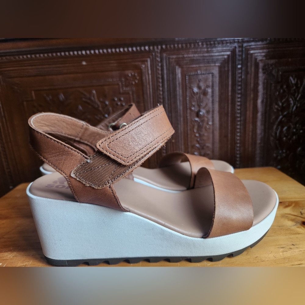SOREL "Cameron" Tan Wedge Sandal Sz 9